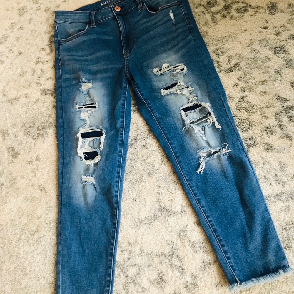 AE High rise distressed jegging.